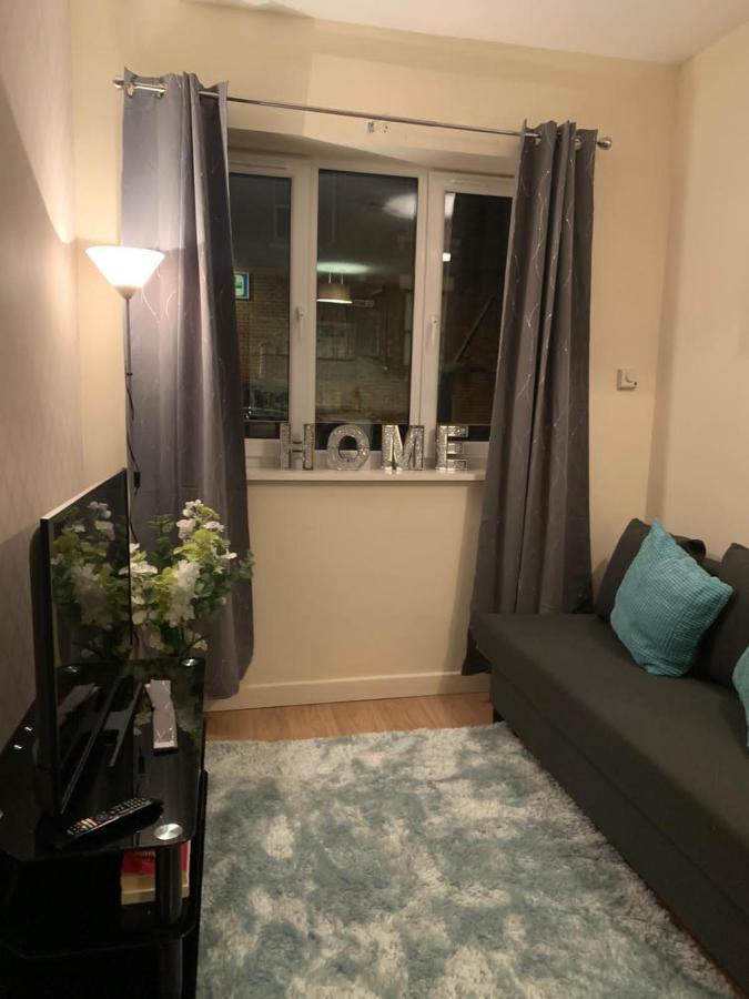 Absolute Stays In Sherwood- Nottingham Castle- Capital Fm Arena Nottingham- Contractors-Free Wifi- Free Parking- Long And Short Stays- Families-East Midlands Airport-Trent Bridge-Actors-Aria Court- Mansfield المظهر الخارجي الصورة